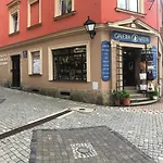 Nad Galeria *